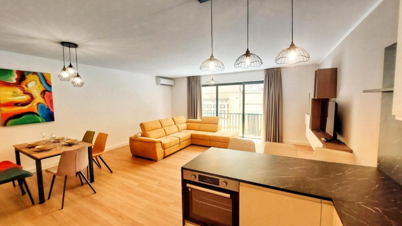Apartment 3 Bedrooms *